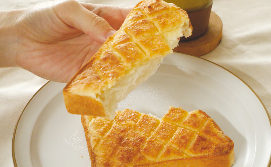 食パンアレンジ 簡単メロンパントーストの作り方 レシピ Table Koppa